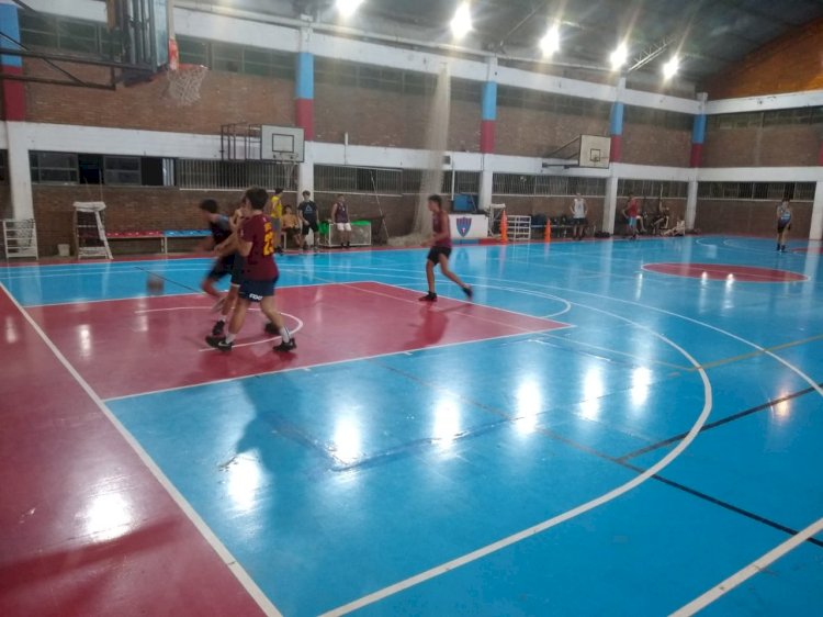 El básquet entrena pensando en las competencias