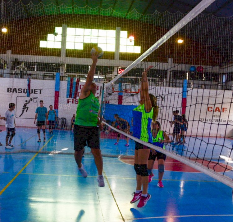 Se desarrolló el Torneo Mixto de Vóley