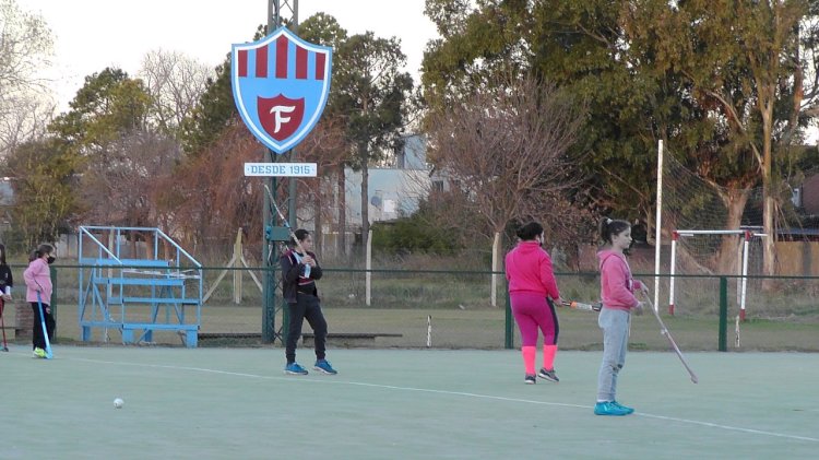 Sumate a la Escuelita Femenina de Hockey sobre Césped