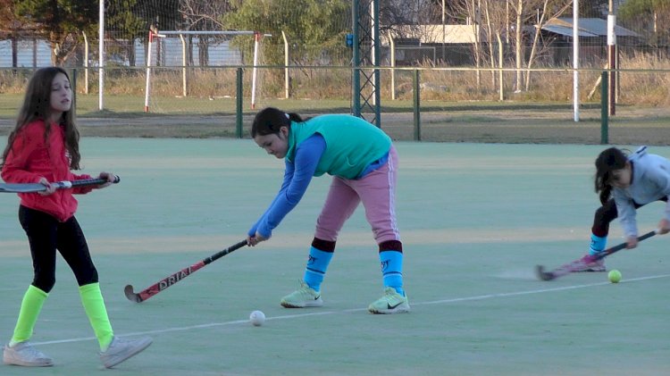 Sumate a la Escuelita Femenina de Hockey sobre Césped