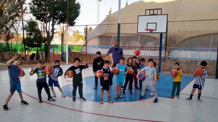 Siguen las prácticas del Mini Básquet