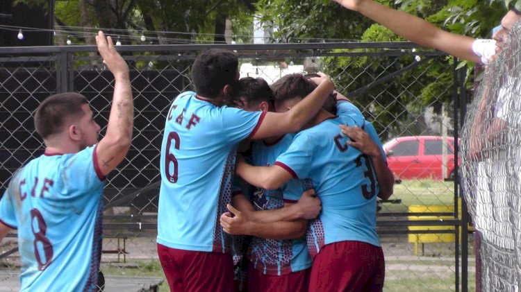 Fútbol: goleada en casa