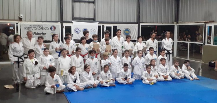 Taekwondo despidió el año con graduaciones