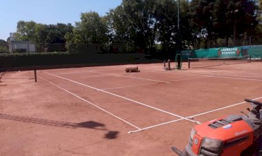 Puesta a punto de las canchas de Tenis 