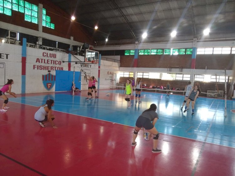 El Vóley comenzó la temporada con Ximena Antuña como Entrenadora