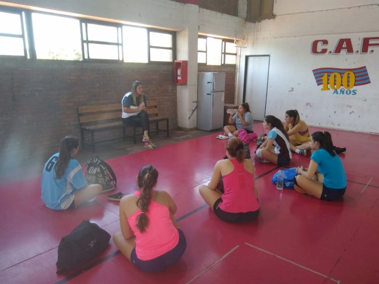 El Vóley comenzó la temporada con Ximena Antuña como Entrenadora