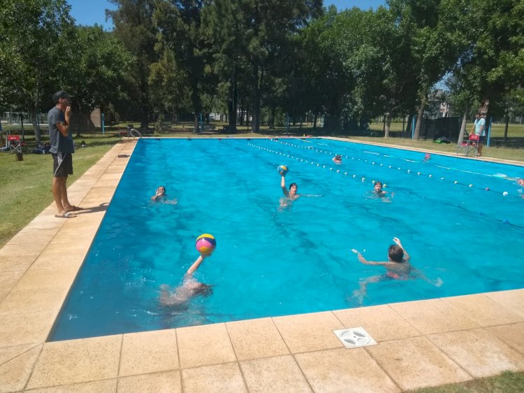 Waterpolo también entrena en el club
