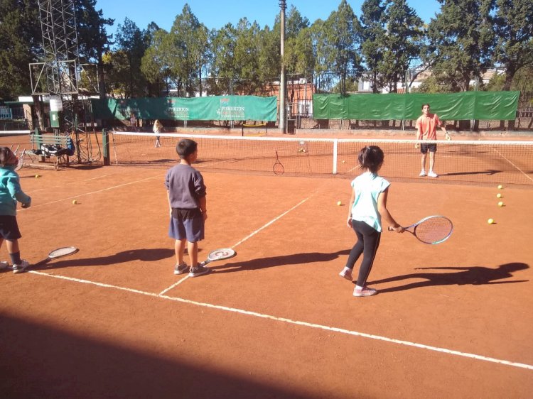 Sumate a la Escuela de Tenis